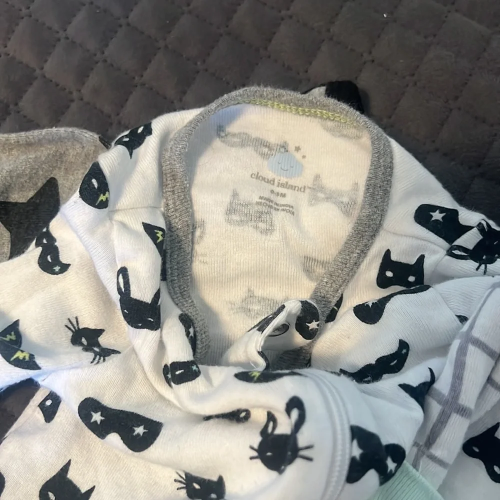 Set of 3. 0-3 month baby zip up sleepers - Picture 3 of 6